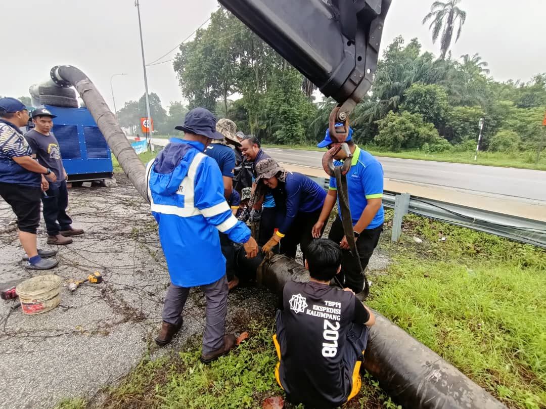 PEMASANGAN PAM BAGI KAWASAN AIR GENANG DI MERU, KLANG