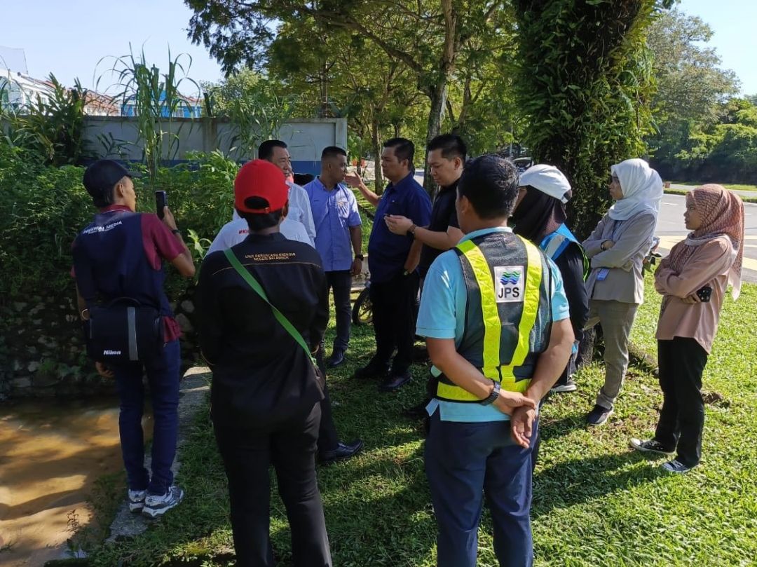 LAWATAN JURUTERA DAERAH KE KAWASAN BANJIR KILAT SEKITAR MUKIM KAJANG