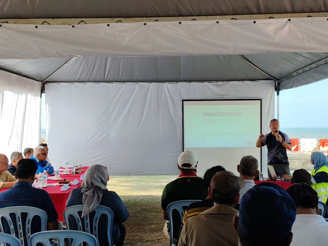 SESI DIALOG BERSAMA PERSATUAN NELAYAN KUALA LANGAT BAGI PROJEK PEMULIHARAAN PANTAI MORIB BERTEMPAT DI TAPAK PROJEK PANTAI MORIB.