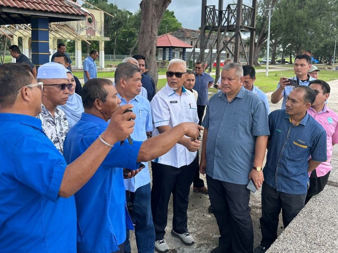 KUNJUNGAN HORMAT MENTERI PERTANIAN DAN KETERJAMINAN MAKANAN (KPKM) KE PROJEK PEMULIHARAAN PANTAI MORIB BERSAMA PERSATUAN NELAYAN KUALA LANGAT
