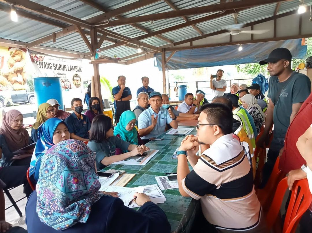 LAWATAN TURUN PADANG (TuPa) KETUA PENGARAH BIRO PENGADUAN AWAM KE JALAN BAKRI, KAMPUNG JALAN KEBUN YANG MERUPAKAN LOKASI BANJIR
