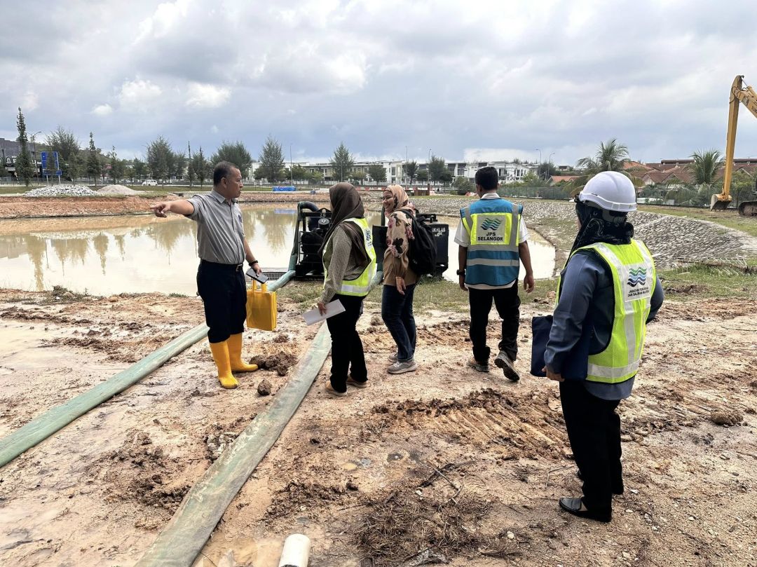 Lawatan tapak dan mesyuarat penyelarasan kerja-kerja pembaikan Kolam Takungan Fasa 10B di Pembangunan Hillpark Resources