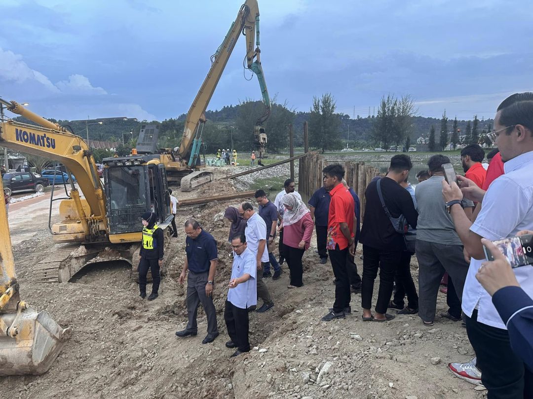 Lawatan Kerja dan Mesyuarat Tindakan Khas Berkaitan Kemajuan Pembaikpulihan di Kolam Takungan Hillpark, Taman Seri Alam, Kuala Selangor